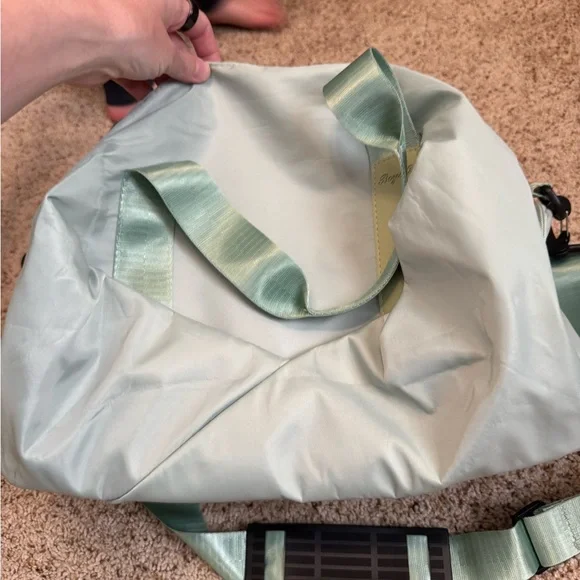 Duffle Gym Bag Separate Shoes Pocket Wet and Dry Separation Small Mint Green - Picture 9 of 10